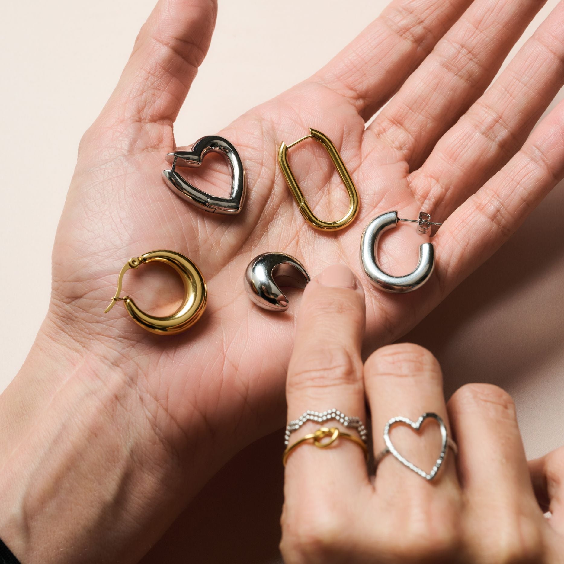 OPEN HEART ADJUSTABLE RING