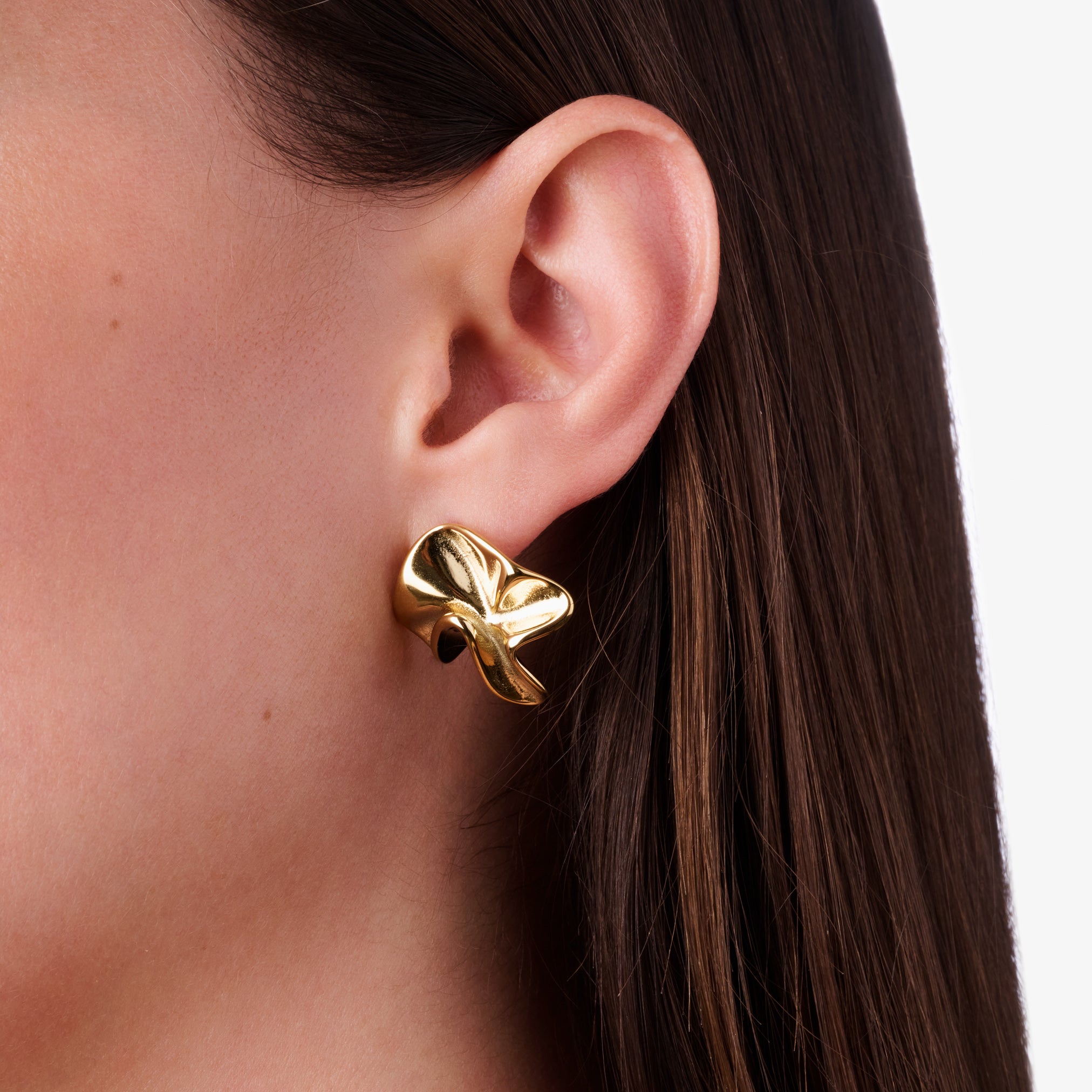 TEXTURED FLOWER STATEMENT STUD