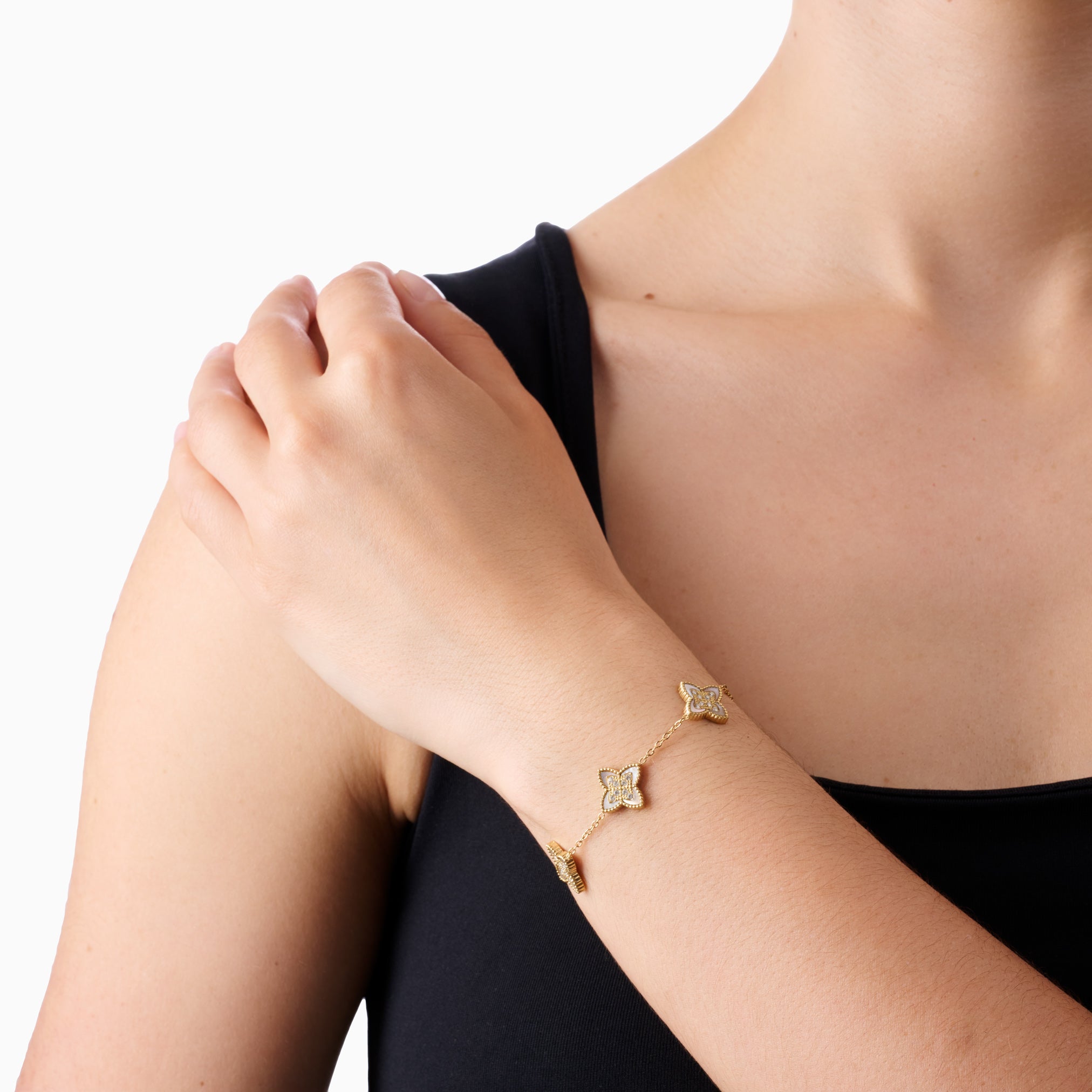 PASSIONATE CLOVER WHITE BRACELET