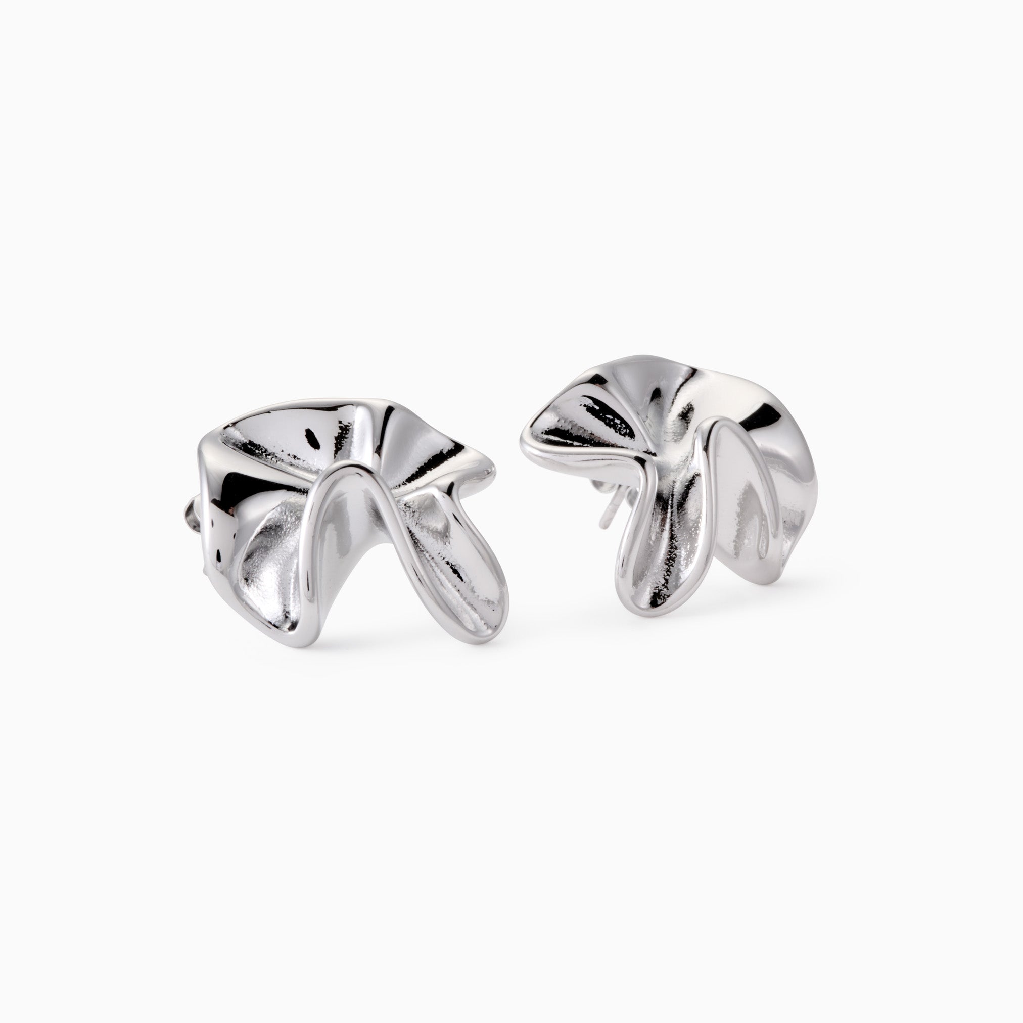 TEXTURED FLOWER STATEMENT STUD
