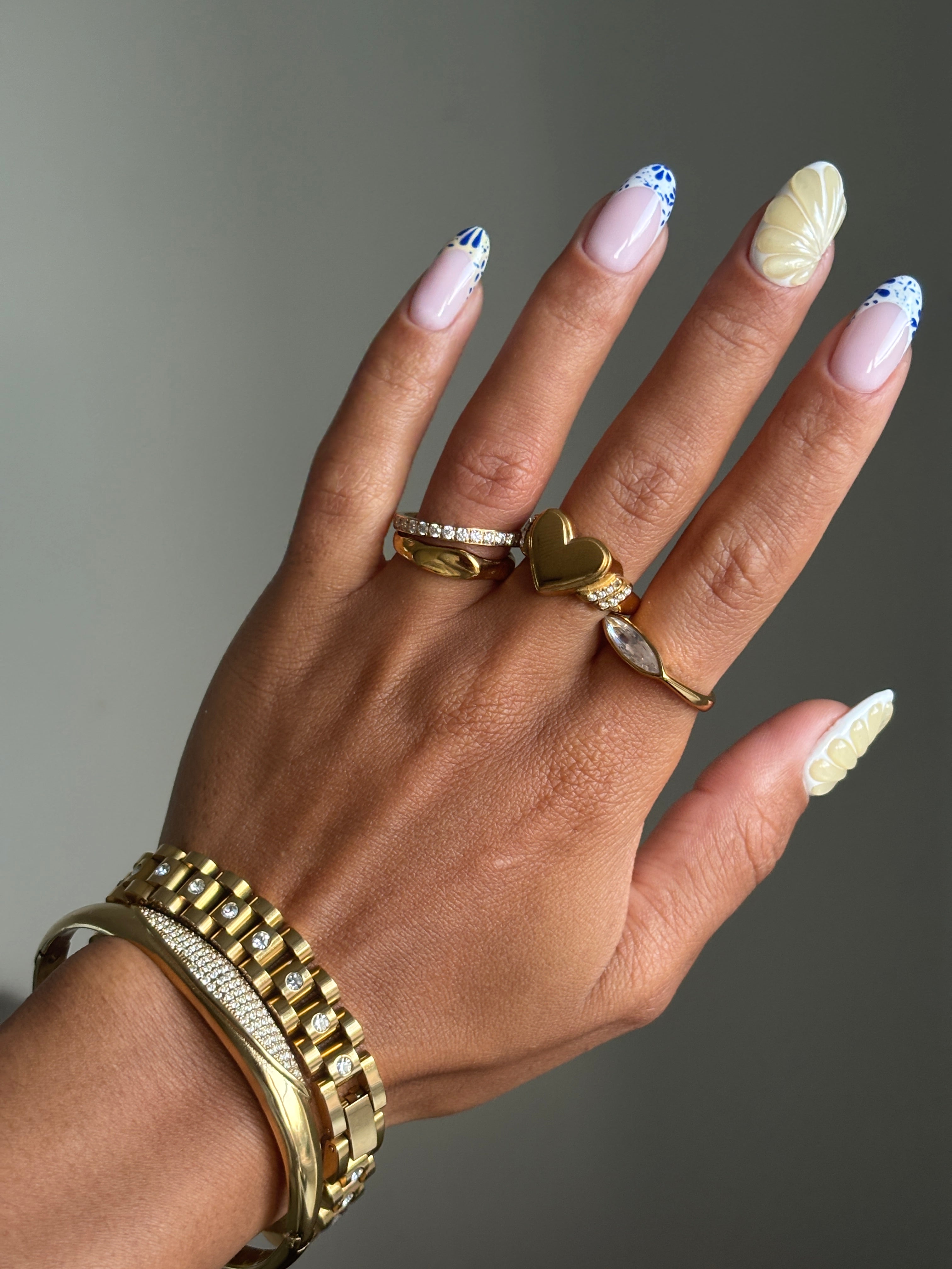 LOLA BANGLE