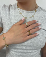 PASSIONATE CLOVER WHITE NECKLACE