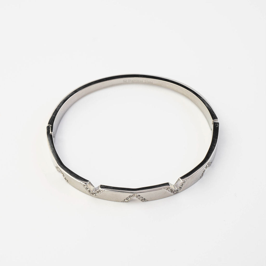 THE V BANGLE