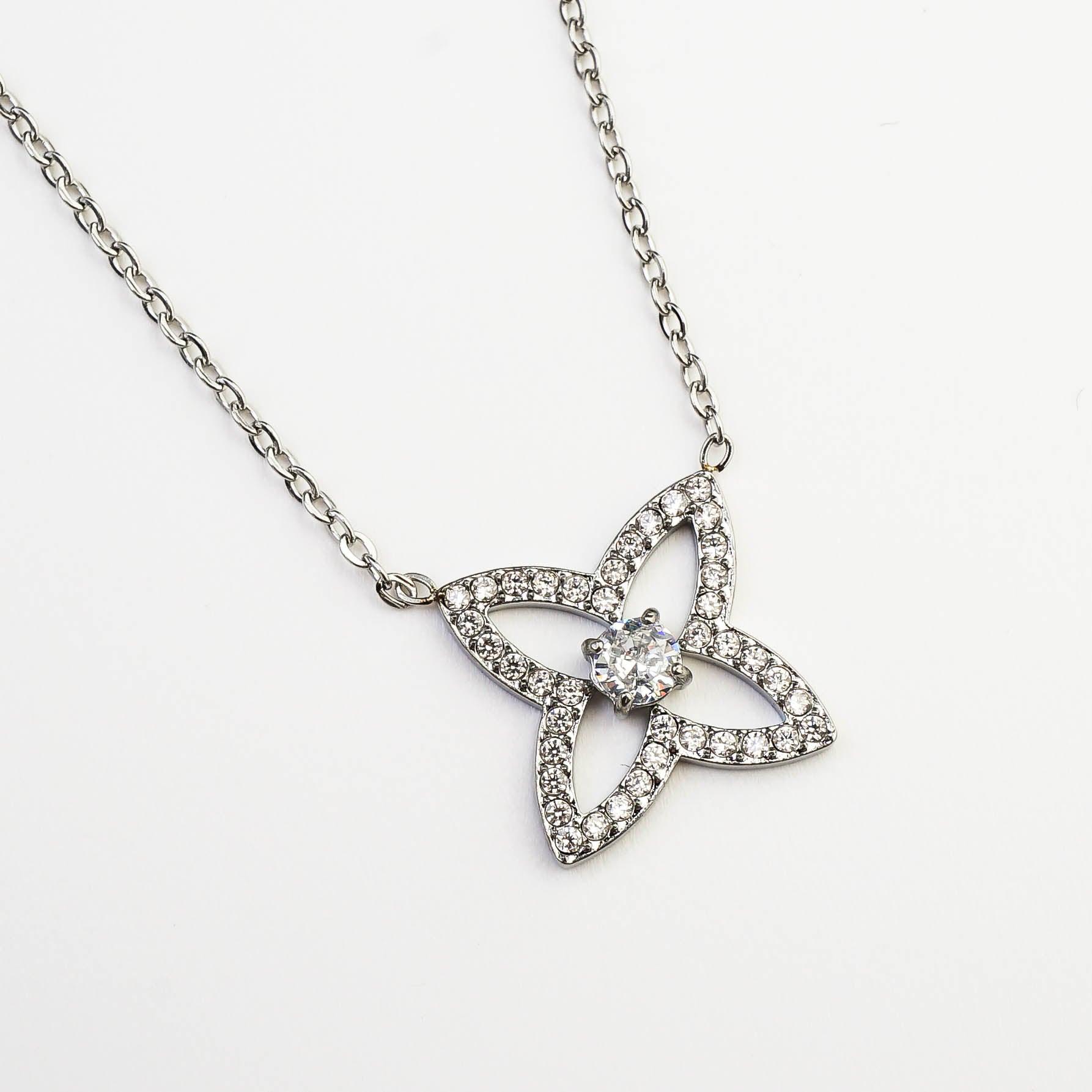 CLOVER LOTUS NECKLACE - Lynott Jewellery
