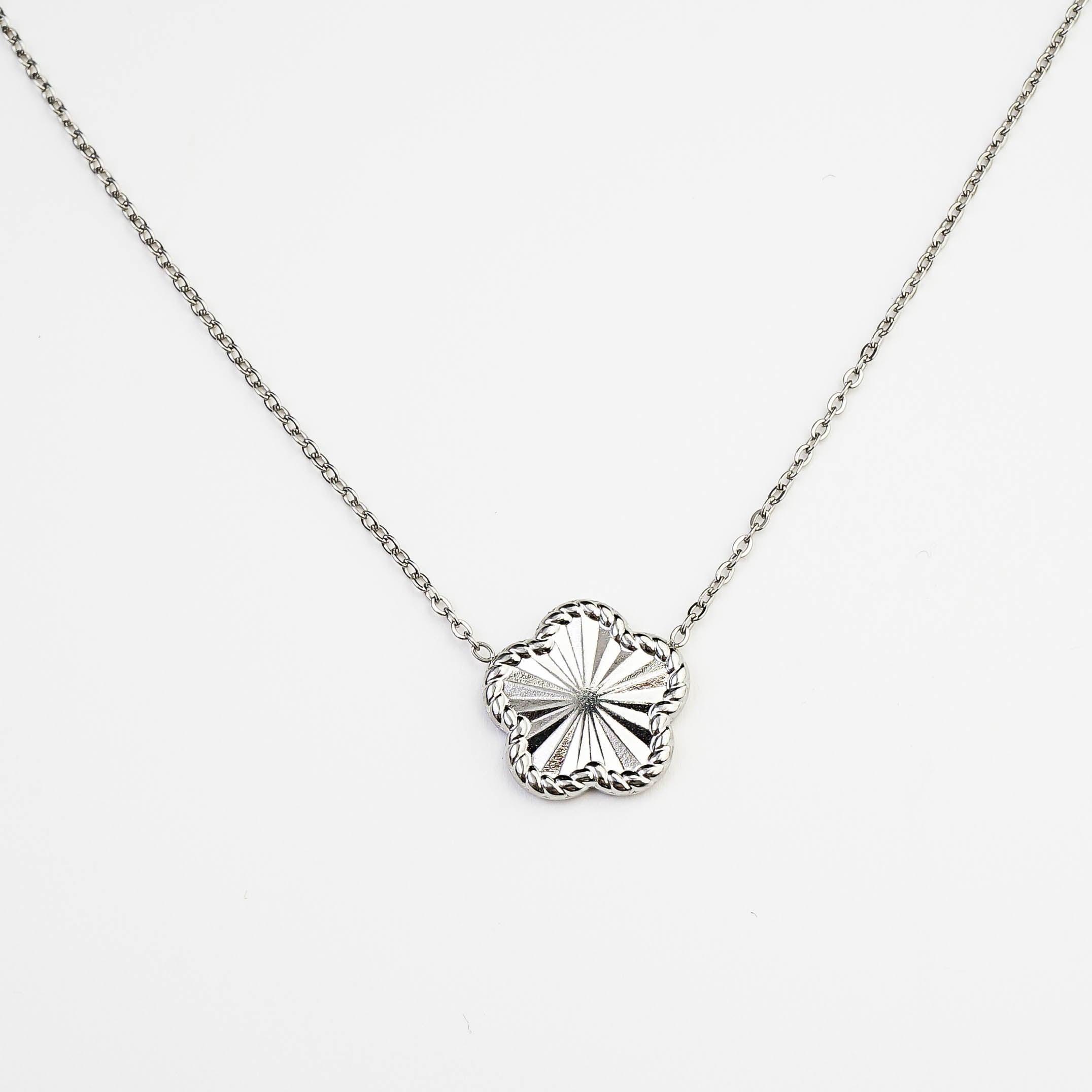 FONDANT CLOVER NECKLACE - Lynott Jewellery