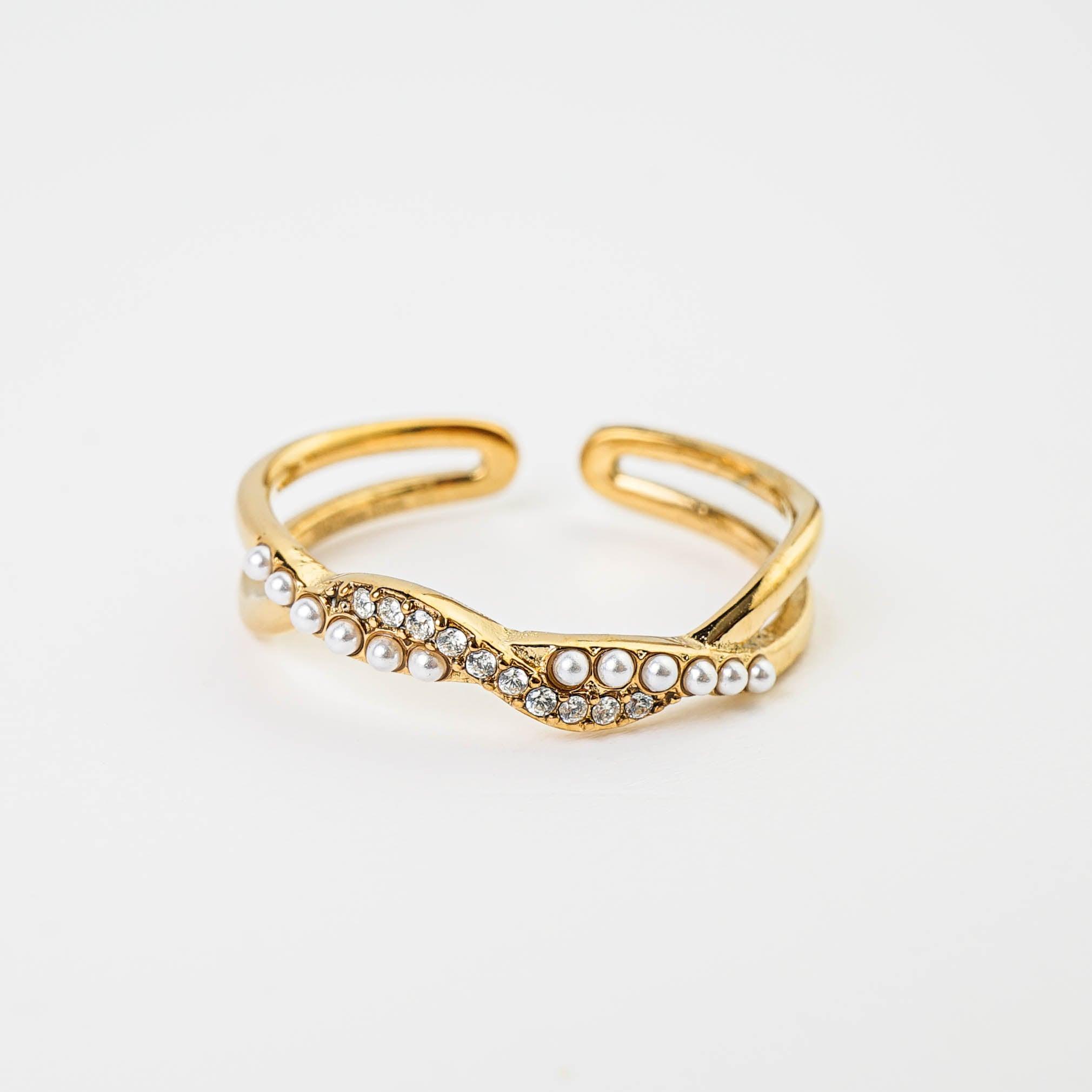 SUBTLE CROSS RING - Lynott Jewellery