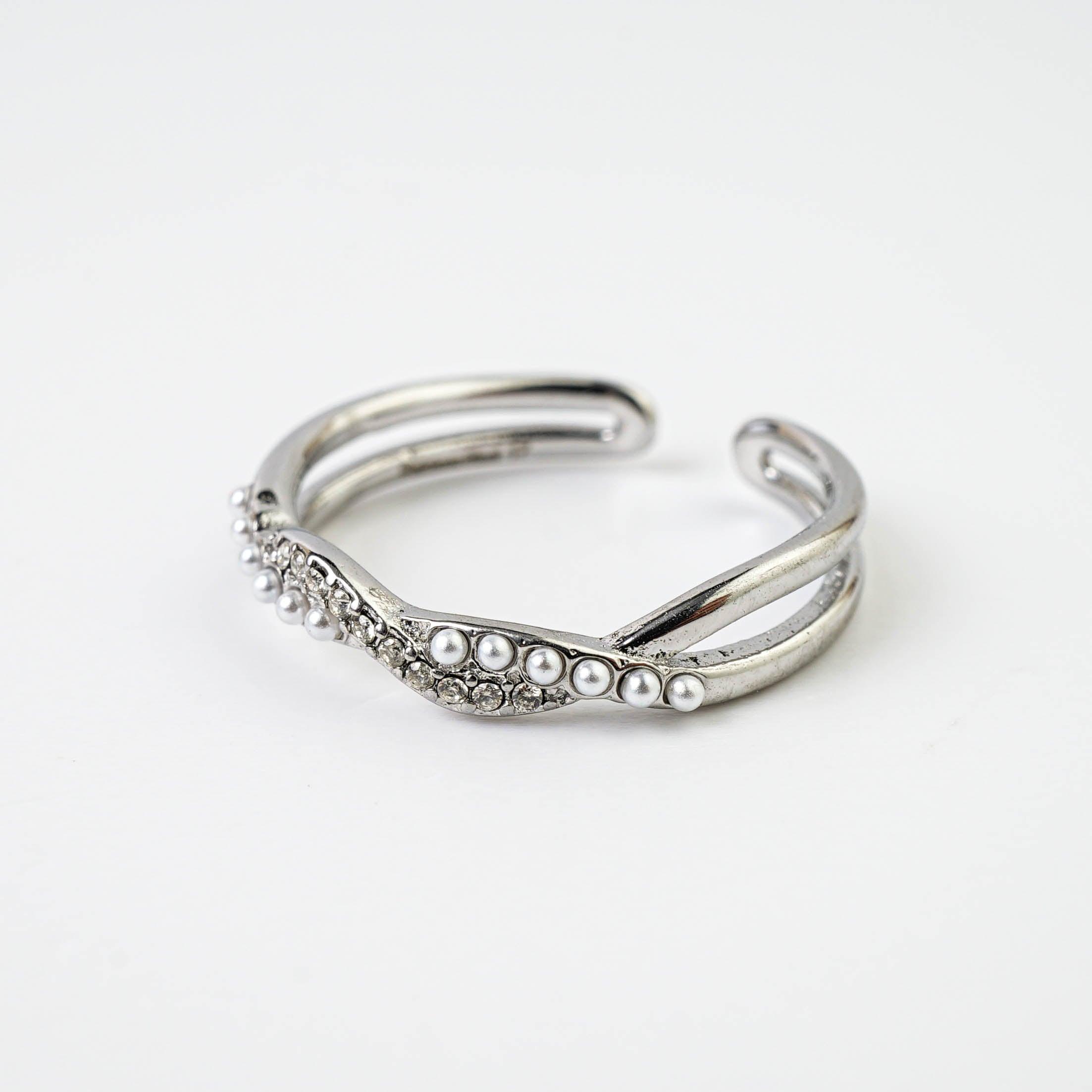 SUBTLE CROSS RING - Lynott Jewellery