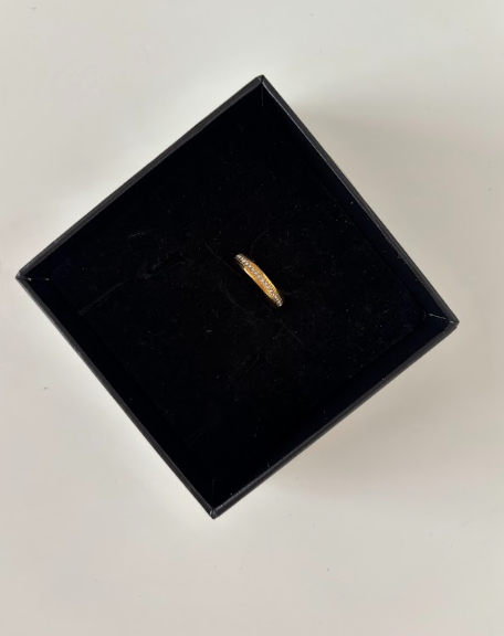 SPARKLE RING SIZE 6 - The Vault