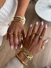 GLITTER WAVE BANGLE