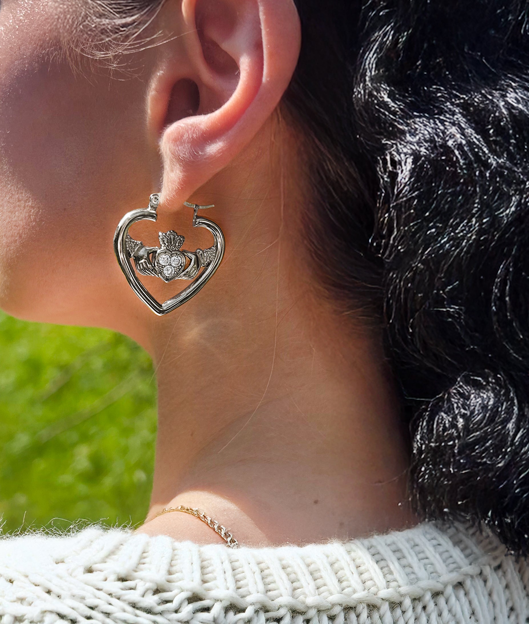 RÍONA HEART CLADDAGH HOOPS