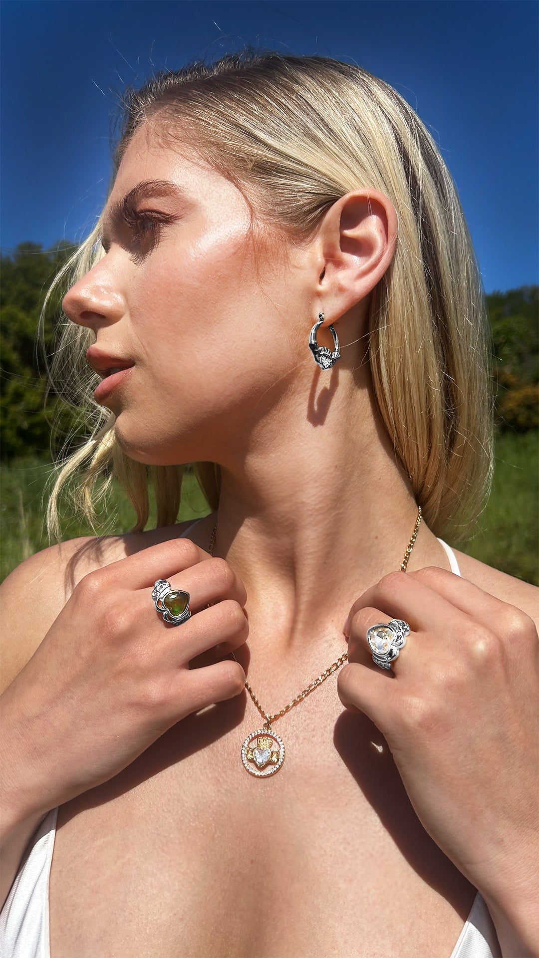 RÍONA CLADDAGH HOOPS